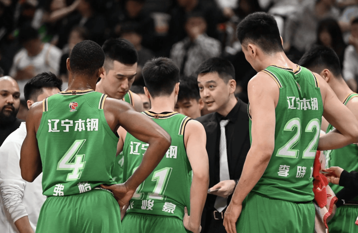 关于山东男篮主场惊险击败辽宁队，保持不败的信息
