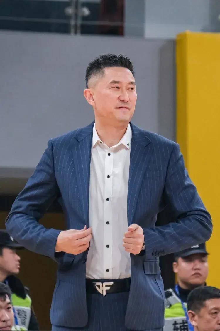 开云官方下载-关于爵士队主教练被推选为年度最佳教练，荣誉加身的信息